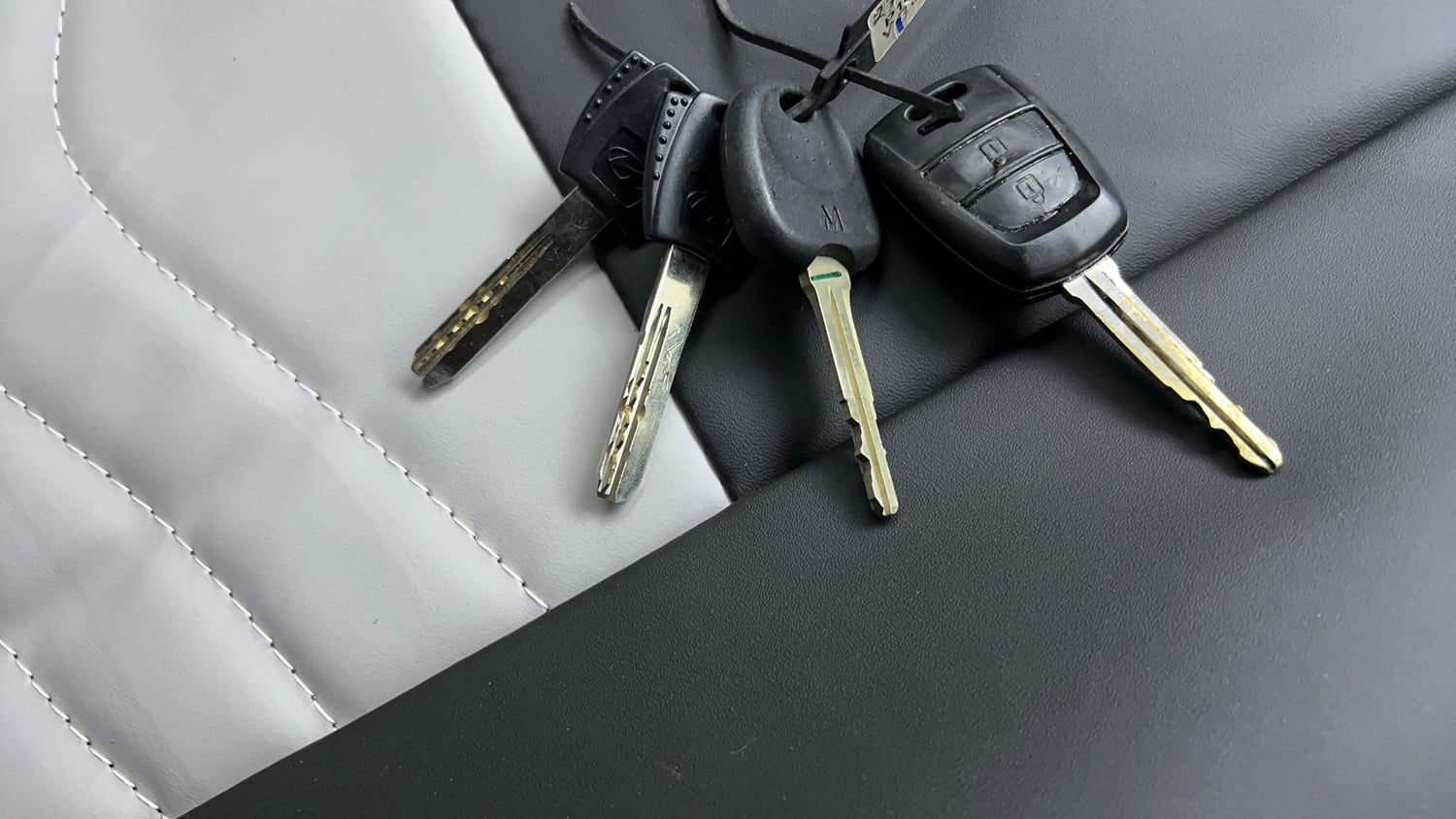 Used 2015 Hyundai Grand i10 Magna 1.2 Kappa VTVT Petrol Manual extra CAR KEY VIEW