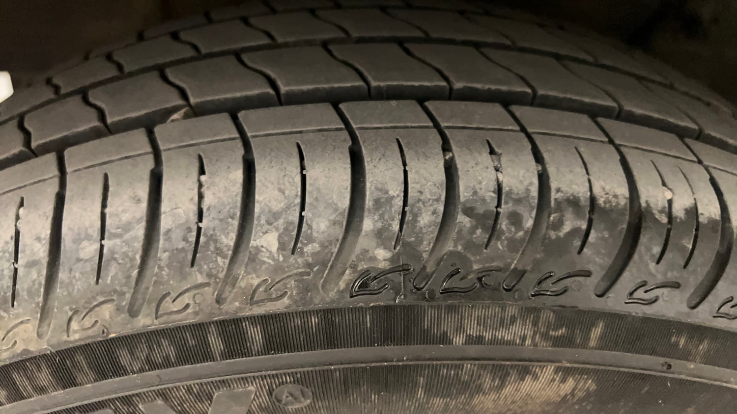 Used 2025 Tata Tiago XTA Petrol Automatic tyres RIGHT REAR TYRE TREAD VIEW
