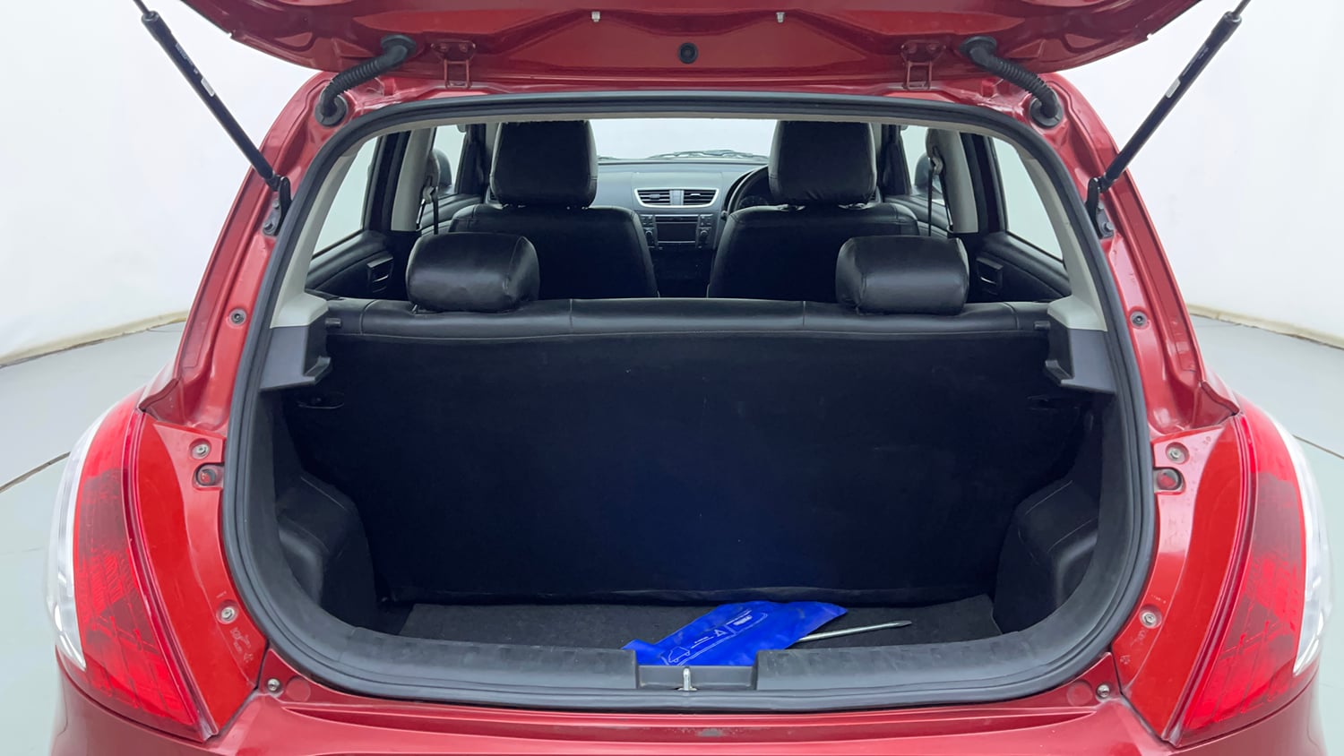 Used 2014 Maruti Suzuki Swift ZXi Petrol Manual interior DICKY INSIDE VIEW