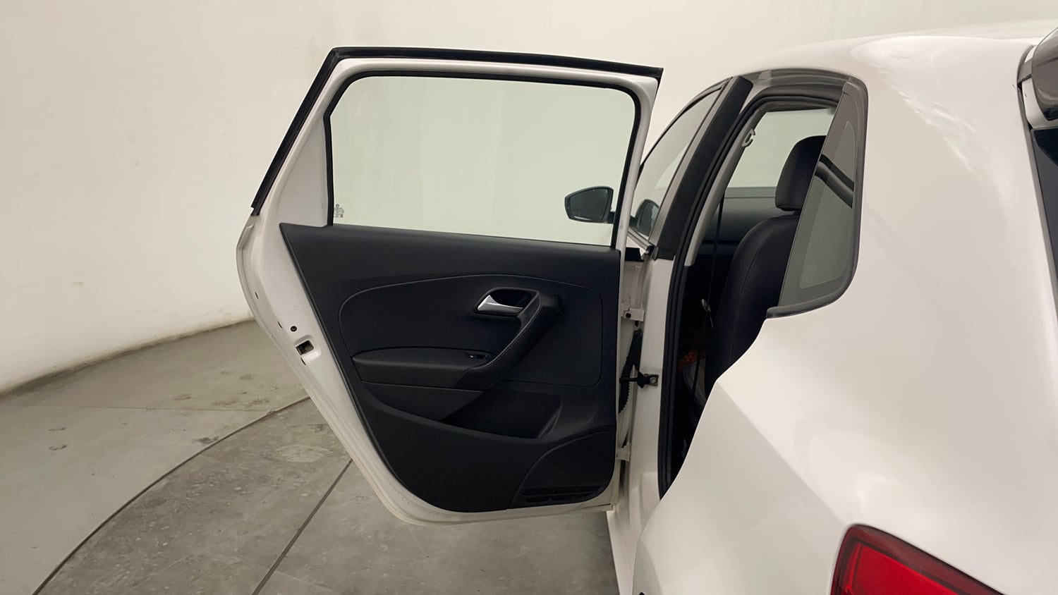 Used 2018 Volkswagen Polo Highline Plus 1.0 (P) 16 Alloy Petrol Manual interior LEFT REAR DOOR OPEN VIEW