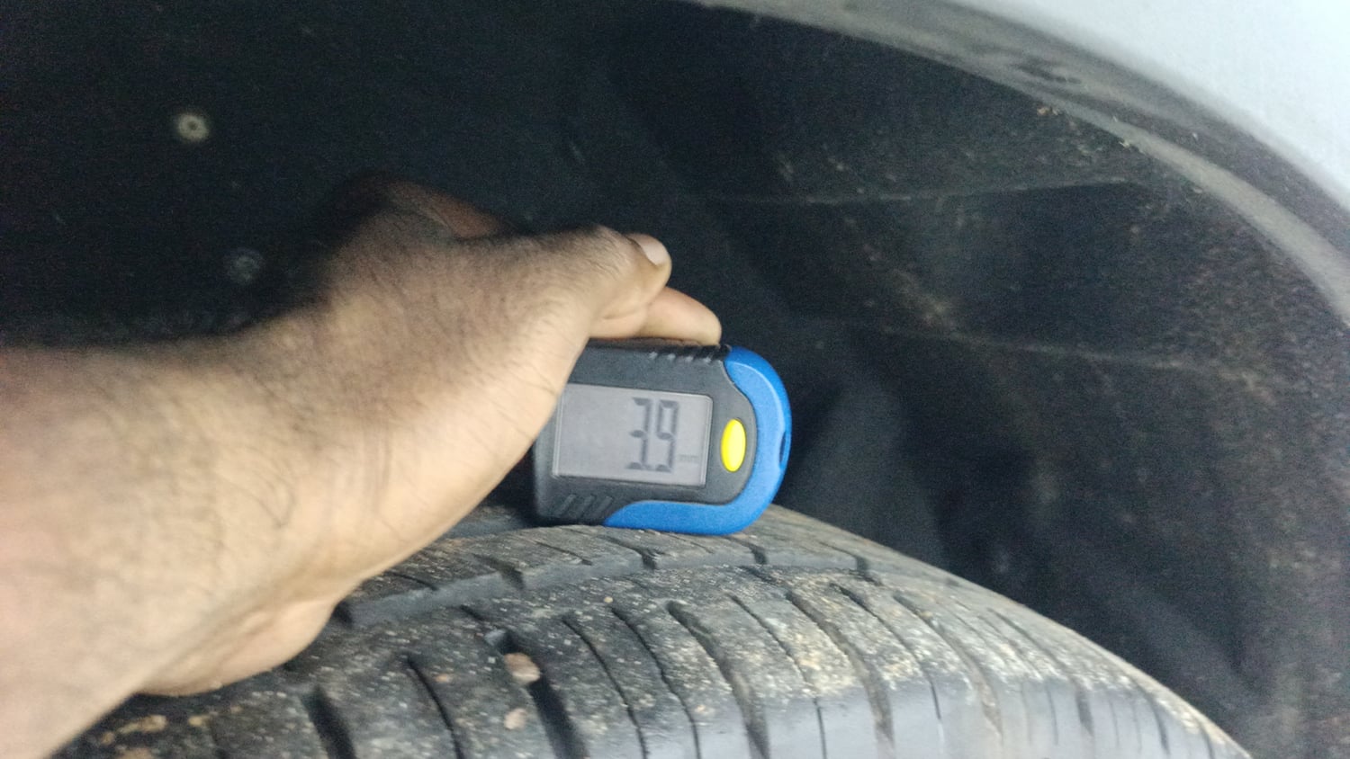 Used 2022 Mahindra XUV700 AX 7 Petrol AT 7 STR Petrol Automatic tyres LEFT REAR TYRE TREAD VIEW