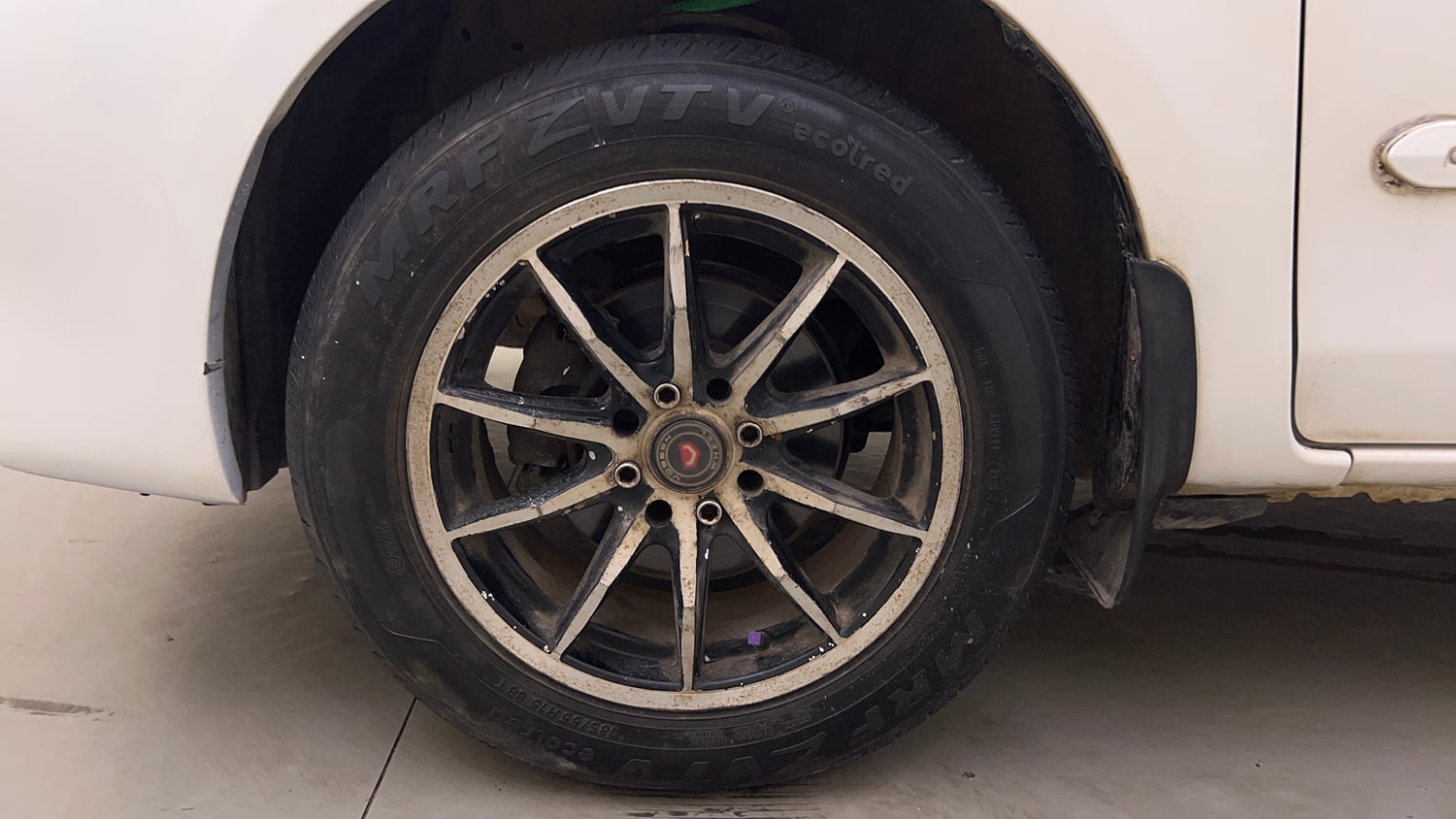 Used 2014 Toyota Etios G Petrol Manual tyres LEFT FRONT TYRE RIM VIEW
