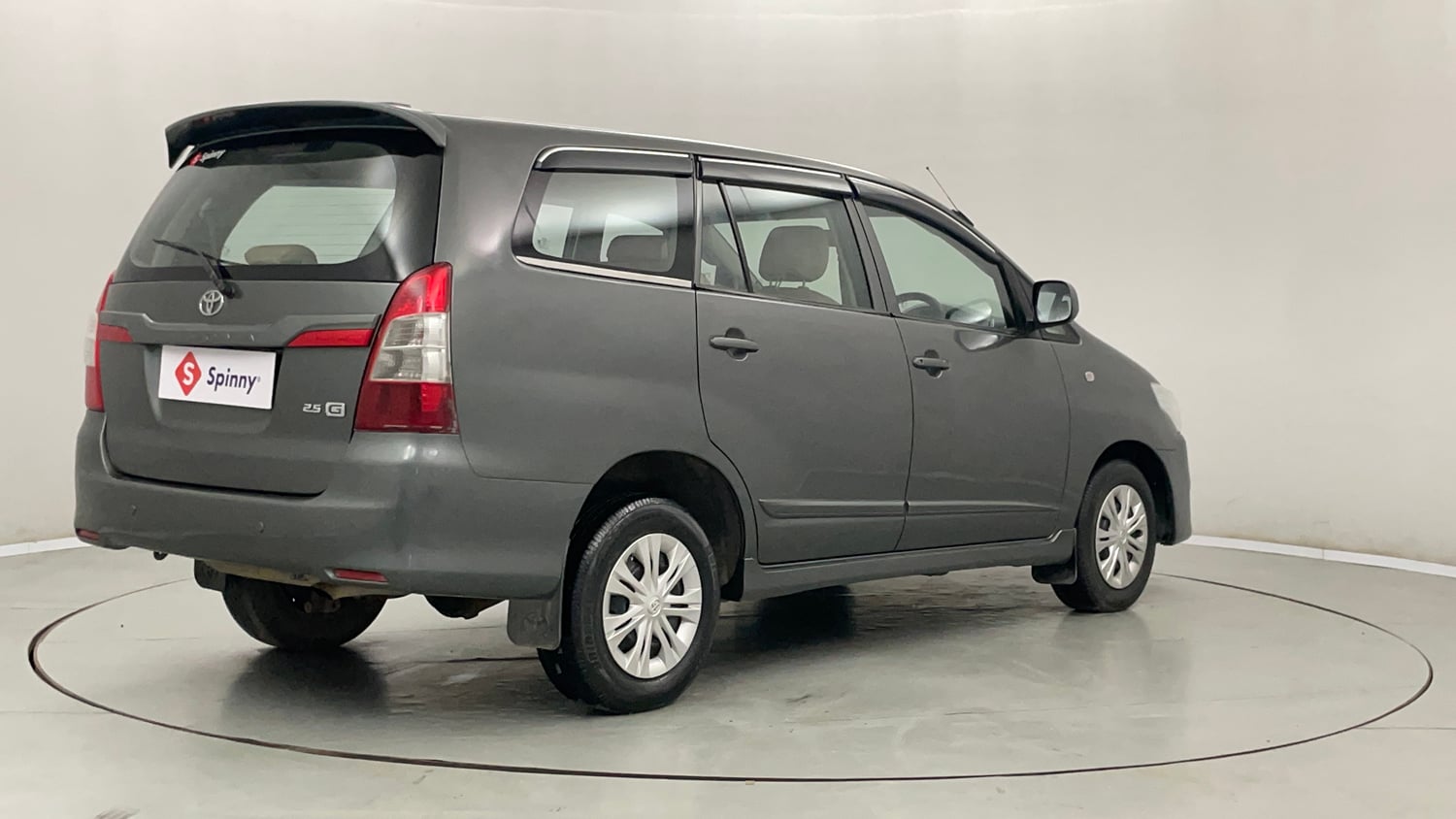 Used 2013 Toyota Innova 2.5 GX 8 STR BS-III Diesel Manual exterior RIGHT REAR CORNER VIEW