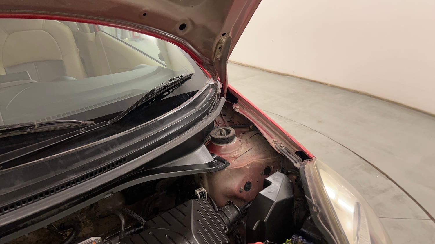 Used 2014 Honda Brio EX MT Petrol Manual engine ENGINE LEFT SIDE HINGE & APRON VIEW