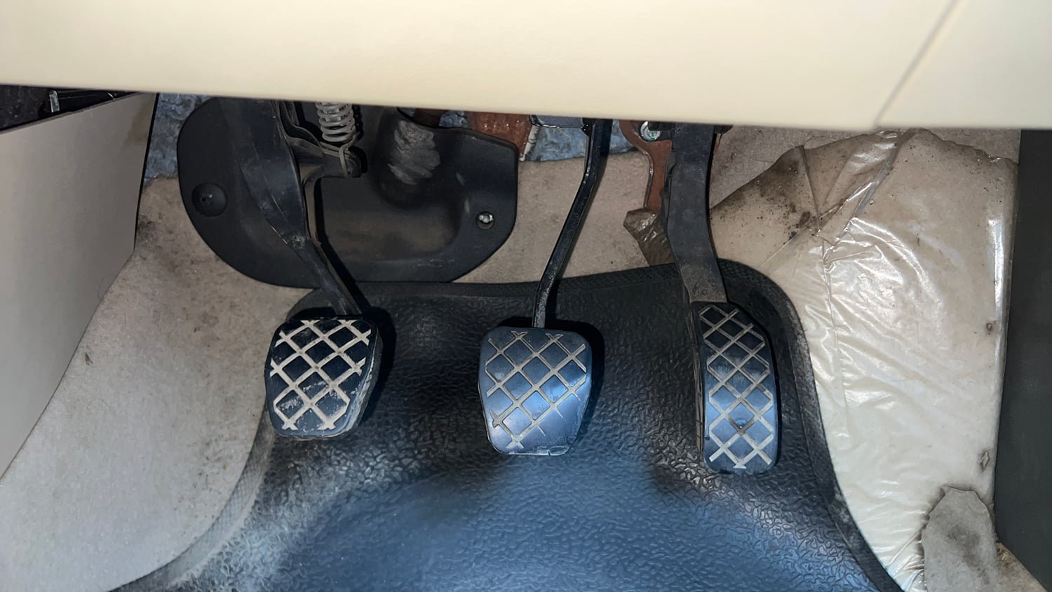 Used 2014 Volkswagen Vento Highline Petrol Petrol Manual interior PEDALS VIEW