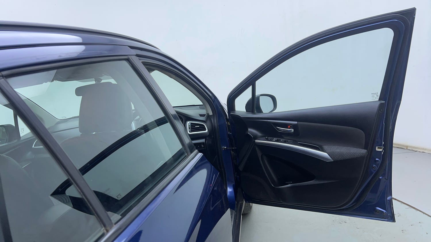 Used 2018 Maruti Suzuki S-Cross Zeta 1.3 Diesel Manual interior RIGHT FRONT DOOR OPEN VIEW