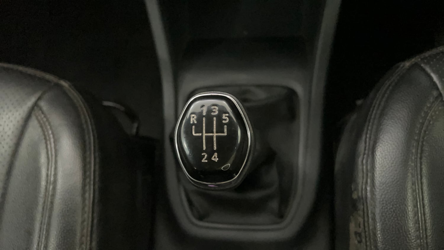 Used 2022 Renault Triber RXZ Petrol Manual interior GEAR  KNOB VIEW