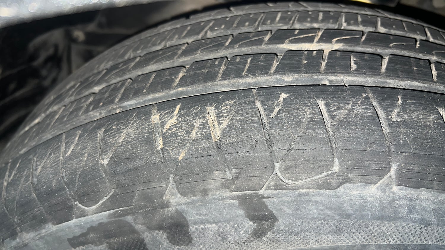 Used 2024 Mahindra XUV 3XO AX5 1.2 Petrol Petrol Manual tyres LEFT FRONT TYRE TREAD VIEW