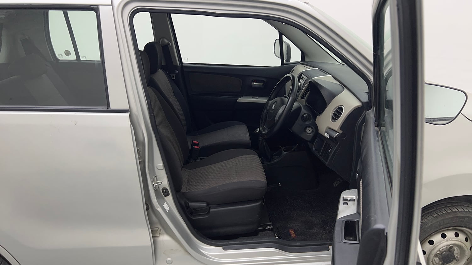 Used 2013 Maruti Suzuki Wagon R LXI Petrol Manual interior RIGHT SIDE FRONT DOOR CABIN VIEW