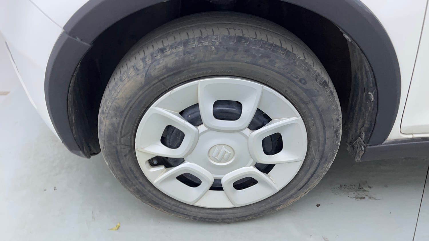 Used 2022 Maruti Suzuki Ignis Delta 1.2 AMT Petrol Automatic tyres LEFT FRONT TYRE RIM VIEW