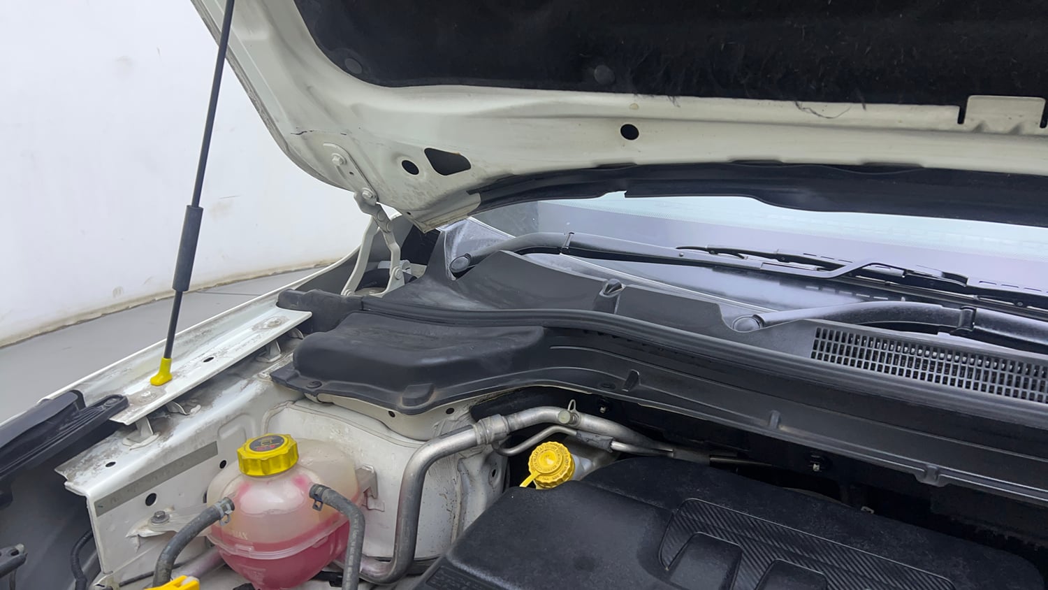 Used 2021 Mahindra XUV 300 W6 1.2 Petrol Petrol Manual engine ENGINE RIGHT SIDE HINGE & APRON VIEW