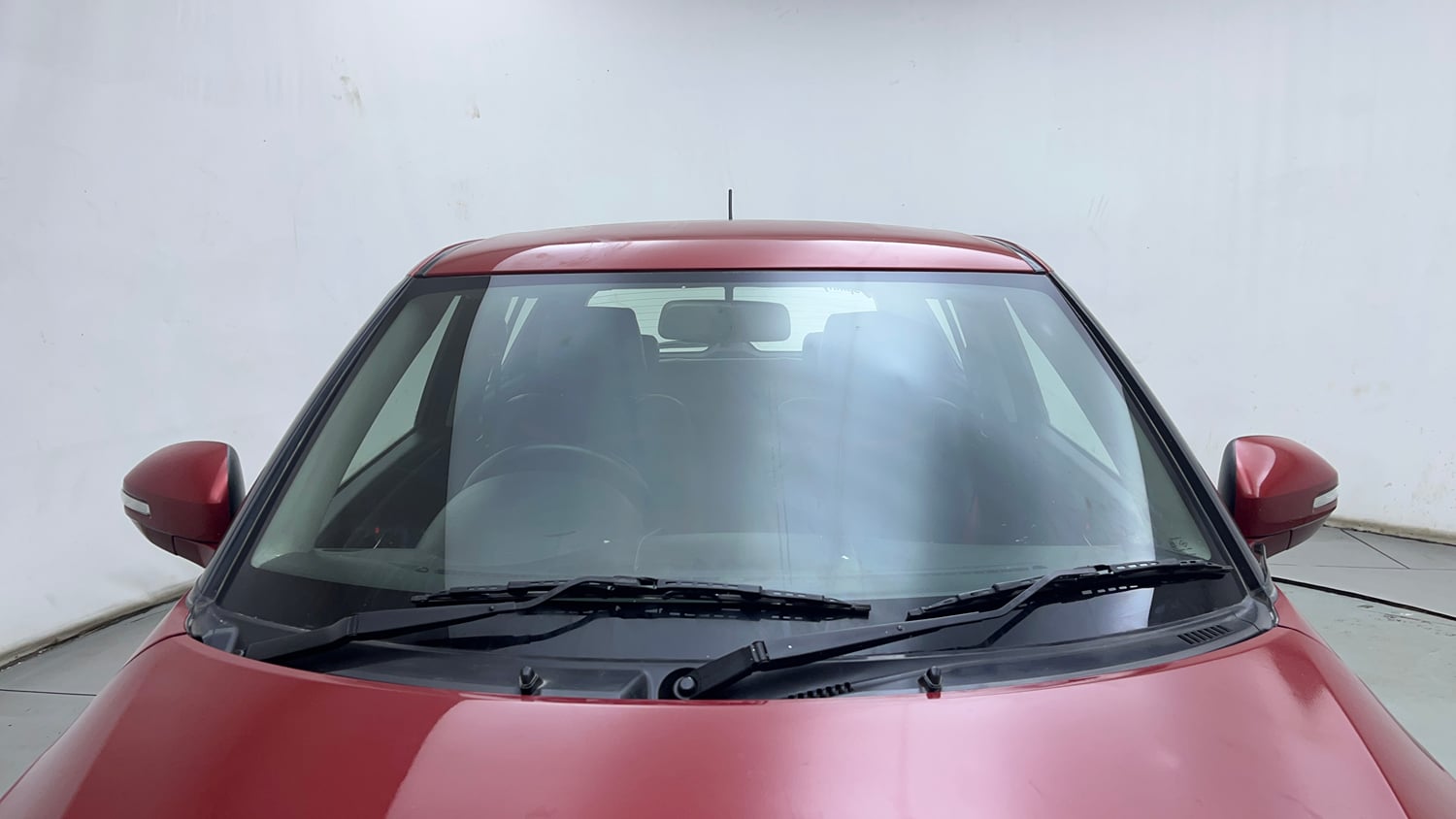 Used 2014 Maruti Suzuki Swift ZXi Petrol Manual exterior FRONT WINDSHIELD VIEW