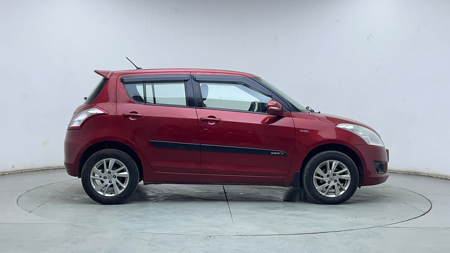 Used 2014 Maruti Suzuki Swift ZXi Petrol Manual exterior RIGHT SIDE VIEW