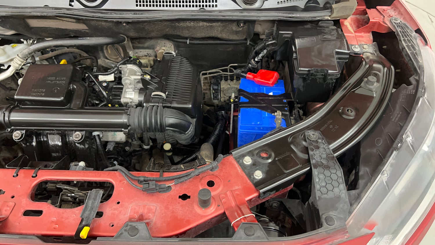Used 2022 Nissan Magnite XV Executive Petrol Manual engine ENGINE LEFT SIDE VIEW