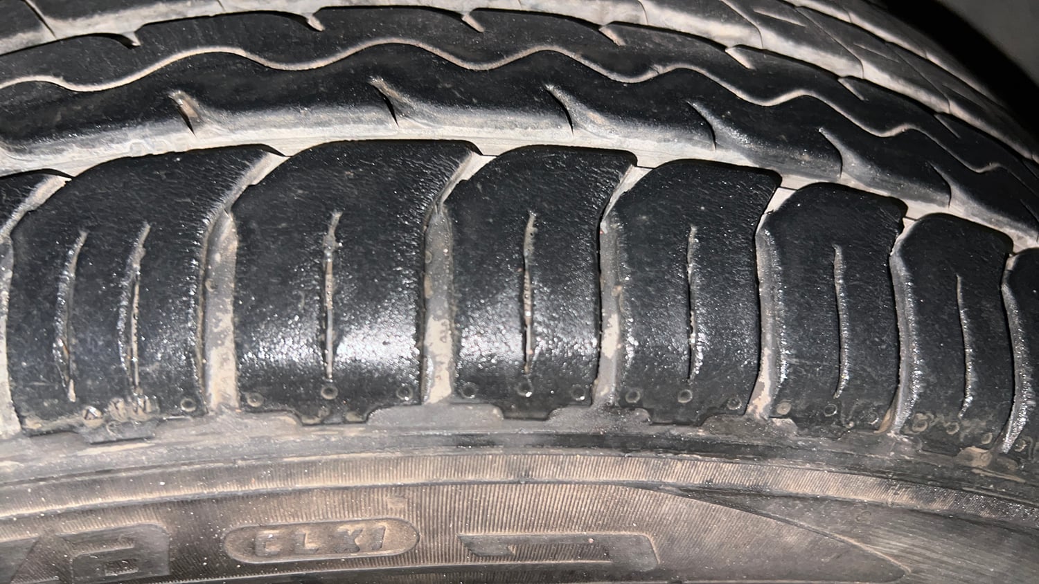 Used 2019 Hyundai Venue SX Plus 1.0 Turbo DCT Petrol Automatic tyres RIGHT FRONT TYRE TREAD VIEW