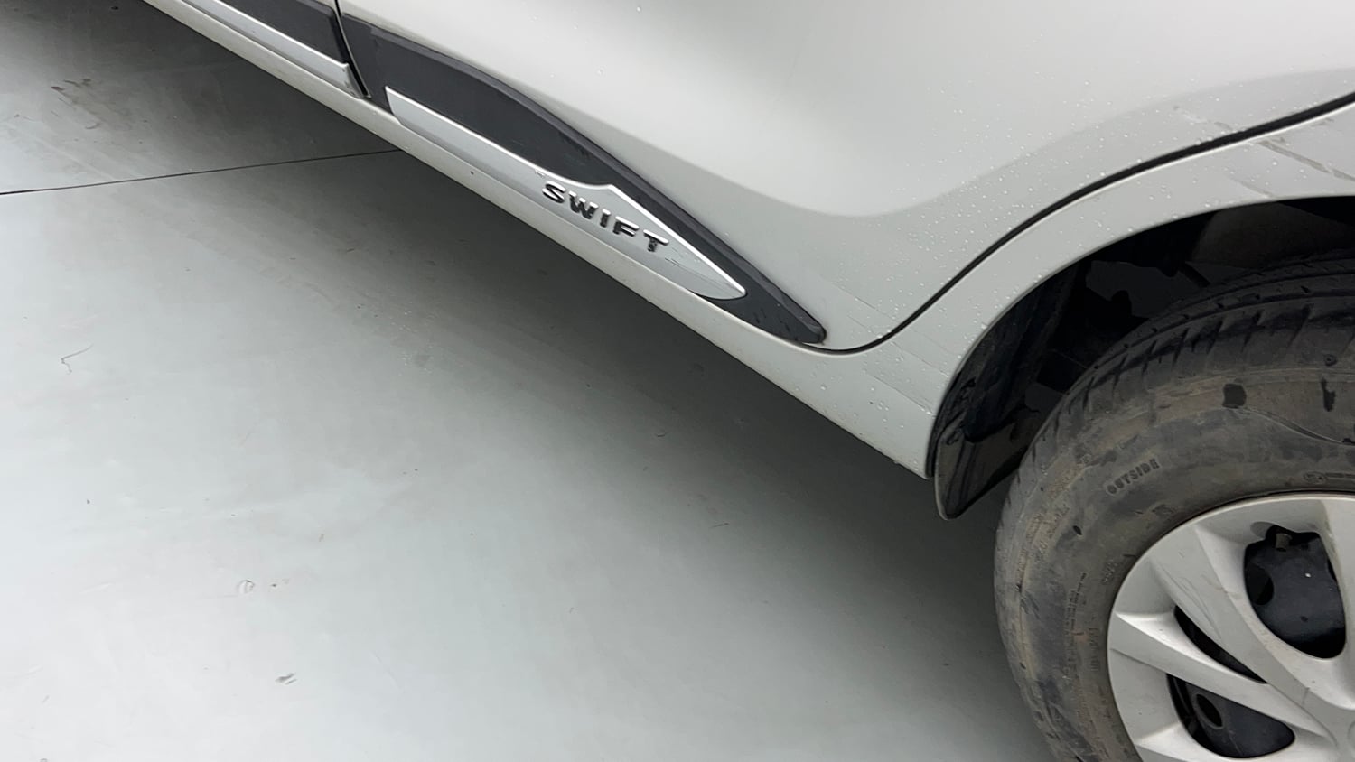 Used 2023 Maruti Suzuki Swift VXi Petrol Manual dents MINOR SCRATCH