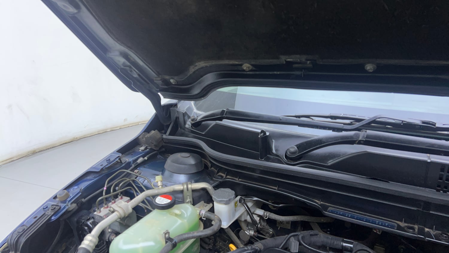 Used 2018 Maruti Suzuki S-Cross Zeta 1.3 Diesel Manual engine ENGINE RIGHT SIDE HINGE & APRON VIEW