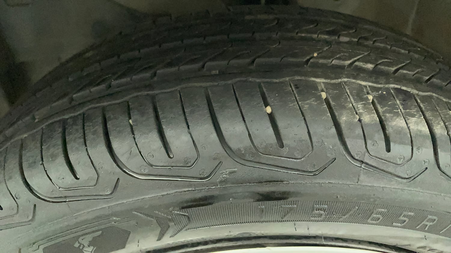 Used 2014 Honda Brio S MT Petrol Manual tyres LEFT FRONT TYRE TREAD VIEW
