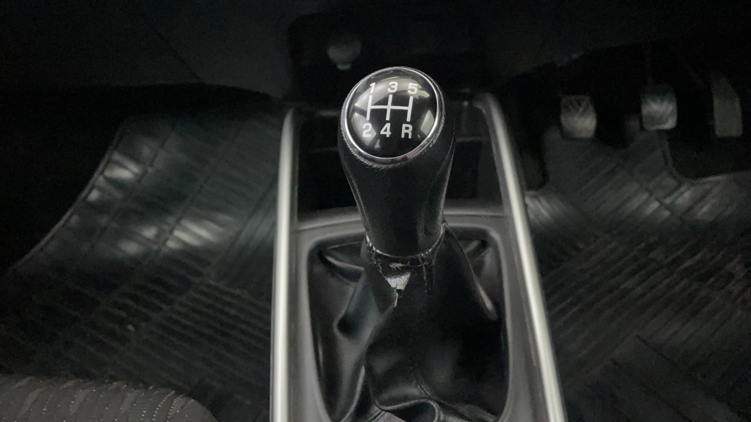 Used 2017 Maruti Suzuki Baleno Delta 1.2 Petrol Manual interior GEAR  KNOB VIEW