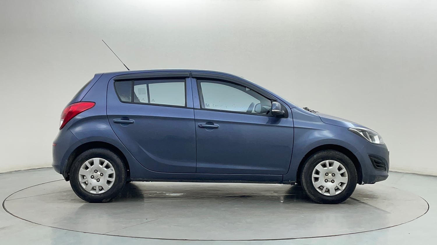 Used 2013 Hyundai i20 Magna (O) 1.2 Petrol Manual exterior RIGHT SIDE VIEW