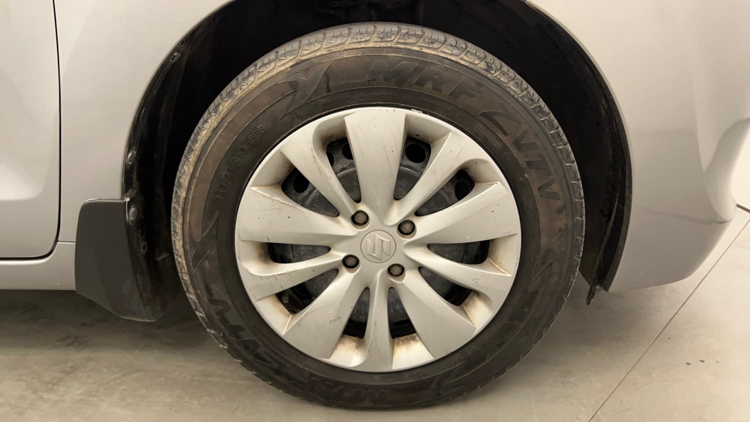 Used 2017 Maruti Suzuki Baleno Delta 1.2 AT Petrol Automatic tyres RIGHT FRONT TYRE RIM VIEW