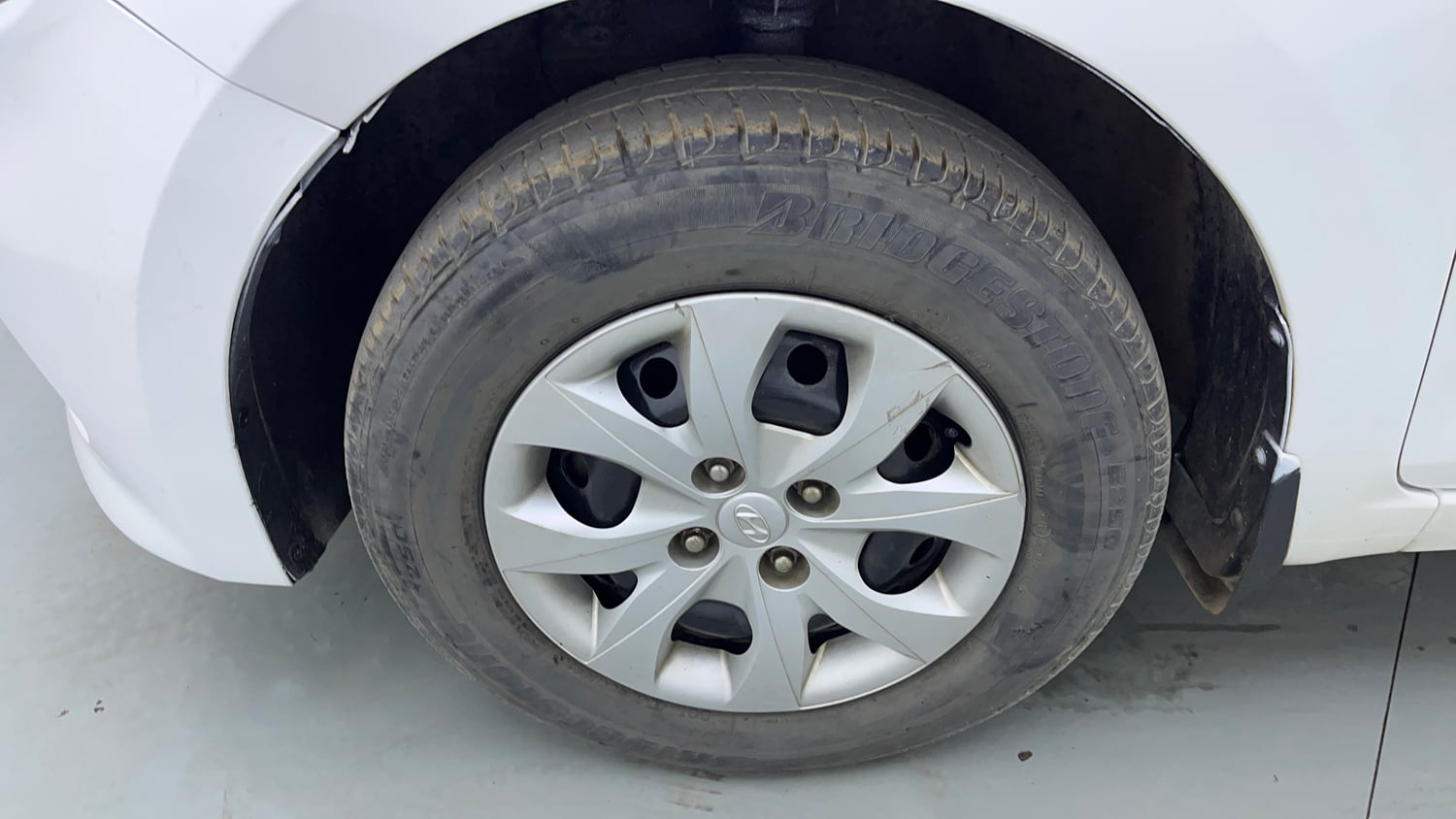 Used 2015 Hyundai Elite i20 Magna 1.2 Petrol Manual tyres LEFT FRONT TYRE RIM VIEW