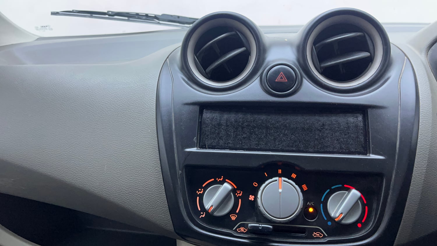 Used 2016 Datsun GO T Petrol Manual interior MUSIC SYSTEM & AC CONTROL VIEW