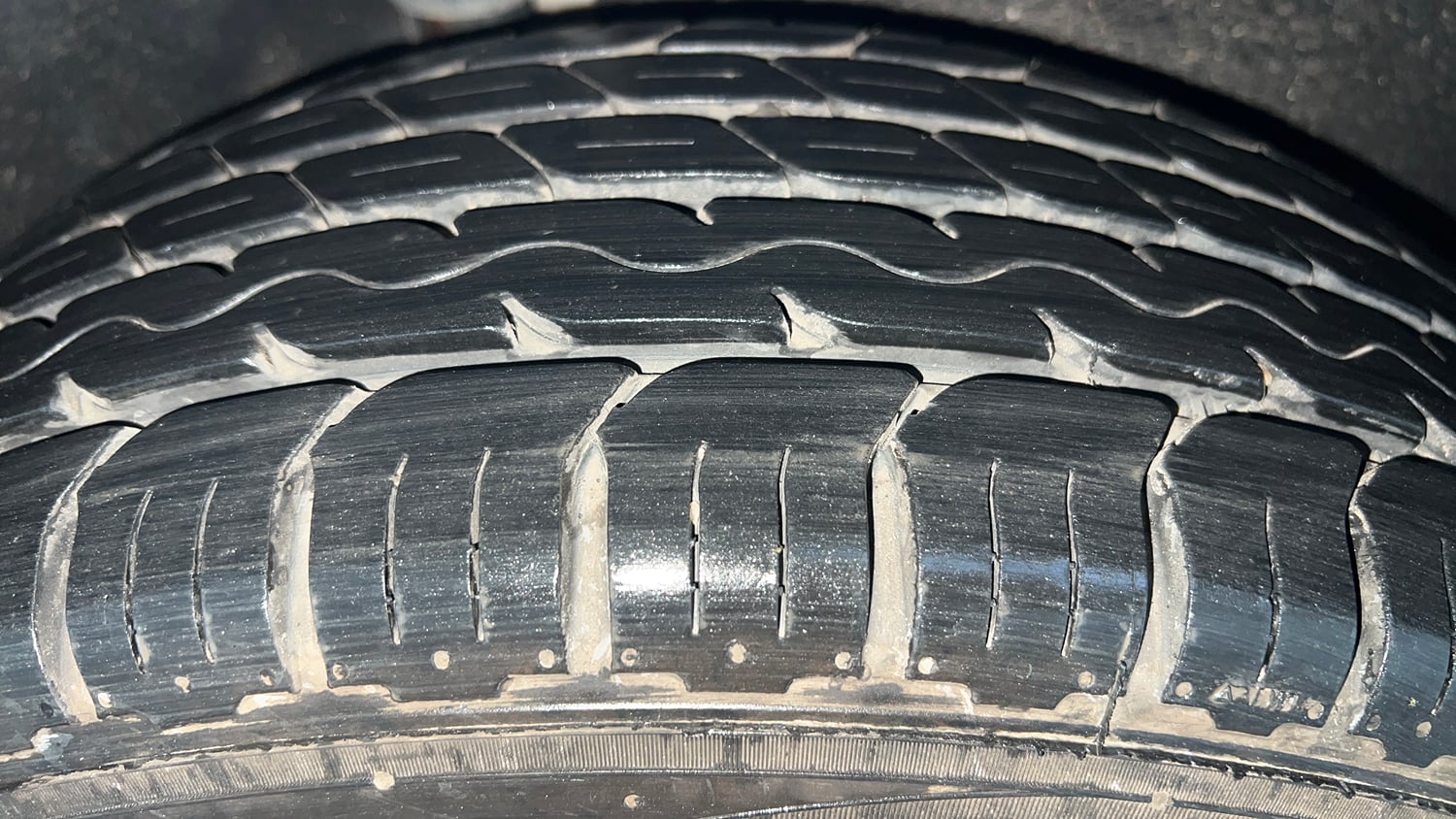 Used 2016 Ford EcoSport Trend 1.5L Ti-VCT Petrol Manual tyres RIGHT REAR TYRE TREAD VIEW
