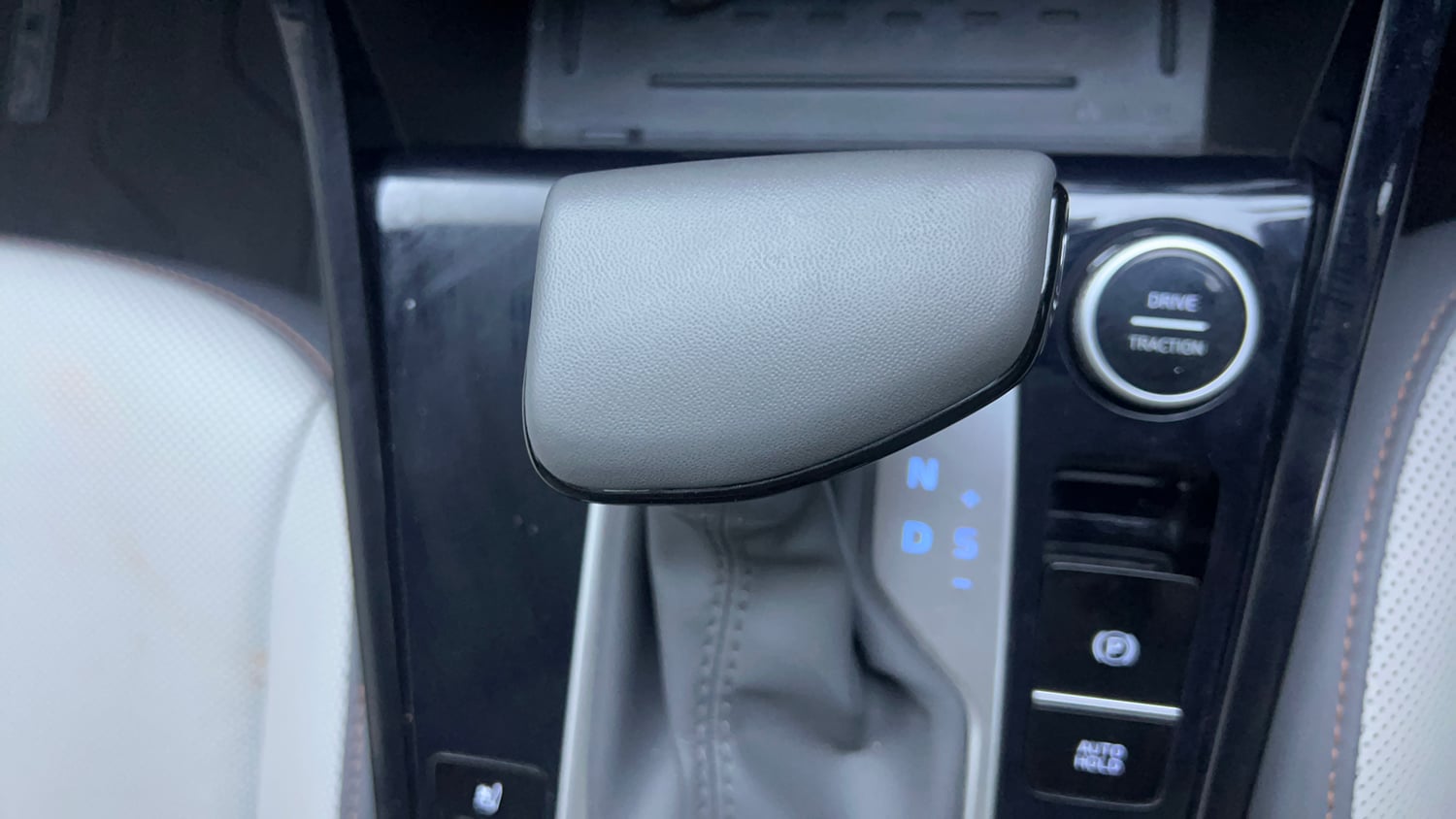 Used 2025 Hyundai Creta 1.5 MPi Petrol IVT SX(O) Petrol Automatic interior GEAR  KNOB VIEW