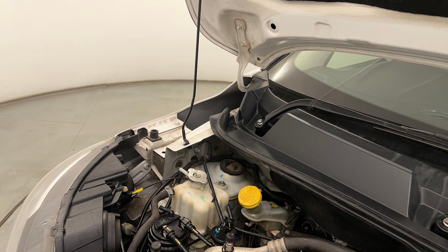 Used 2022 Renault Triber RXZ Petrol Manual engine ENGINE RIGHT SIDE HINGE & APRON VIEW