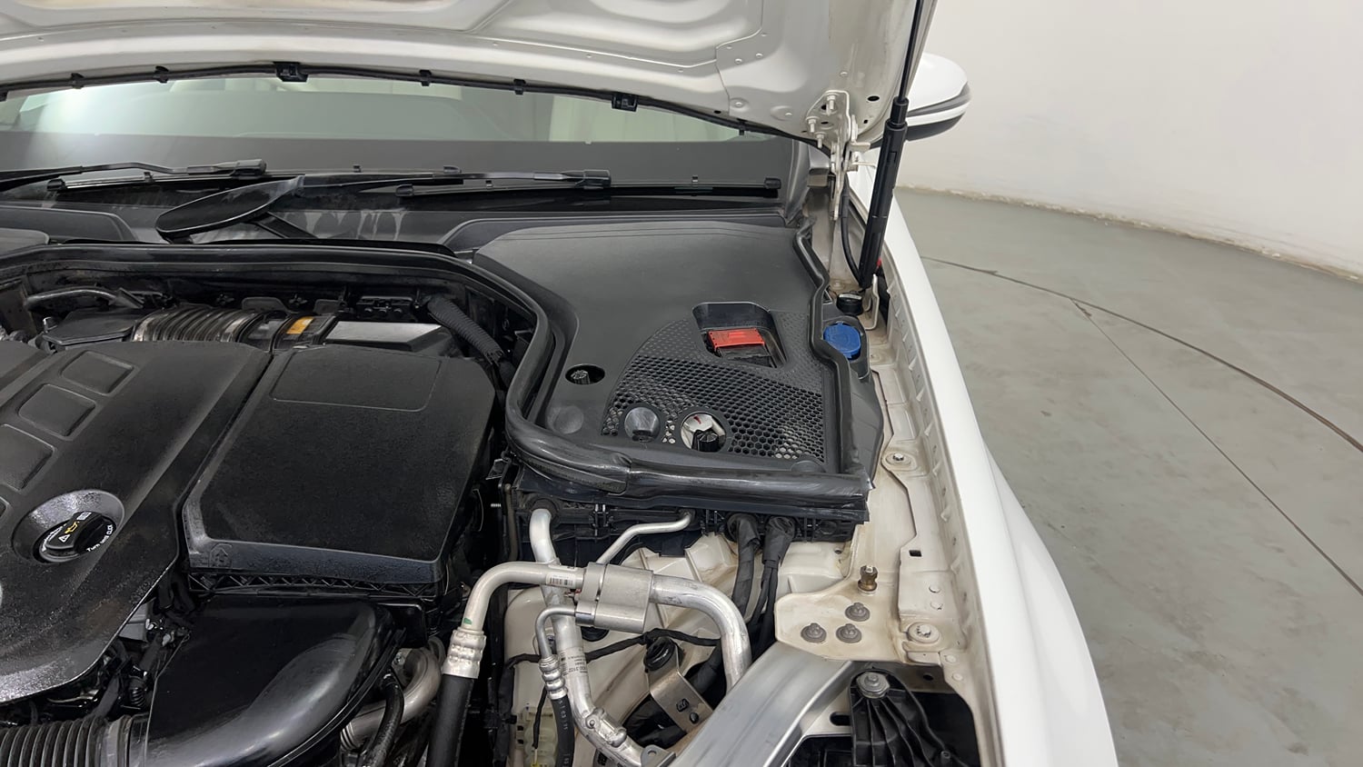 Used 2022 Mercedes-Benz E-Class E 220d Exclusive Diesel Automatic engine ENGINE LEFT SIDE HINGE & APRON VIEW