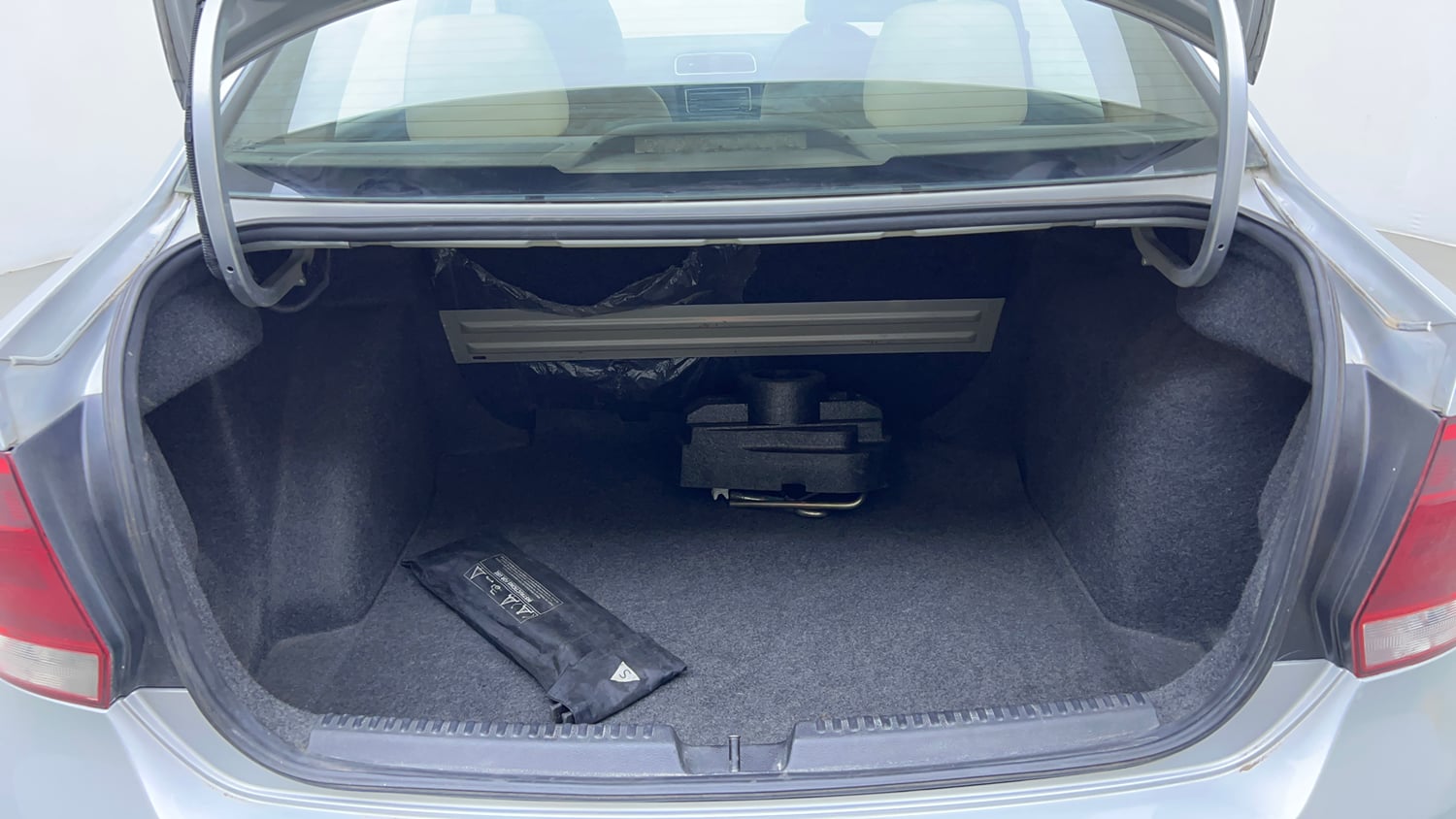Used 2014 Volkswagen Vento Highline Petrol Petrol Manual interior DICKY INSIDE VIEW