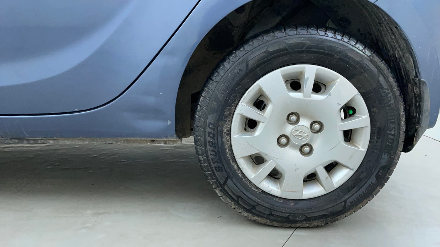 Used 2013 Hyundai i20 Magna (O) 1.2 Petrol Manual tyres LEFT REAR TYRE RIM VIEW