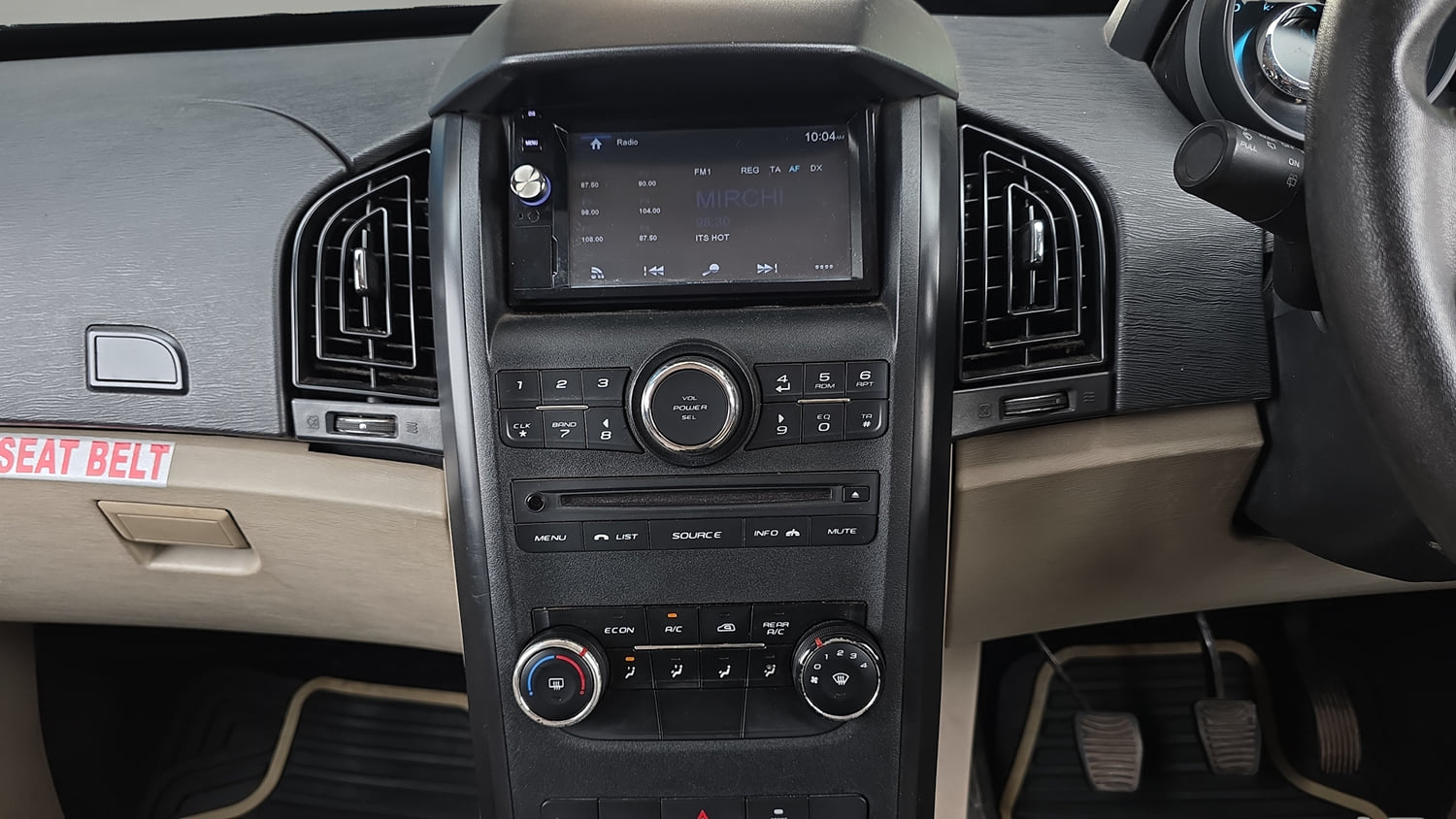 Used 2017 Mahindra XUV500 W4 Diesel Manual interior MUSIC SYSTEM & AC CONTROL VIEW