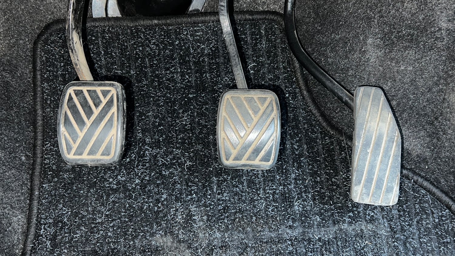 Used 2013 Maruti Suzuki Wagon R LXI Petrol Manual interior PEDALS VIEW