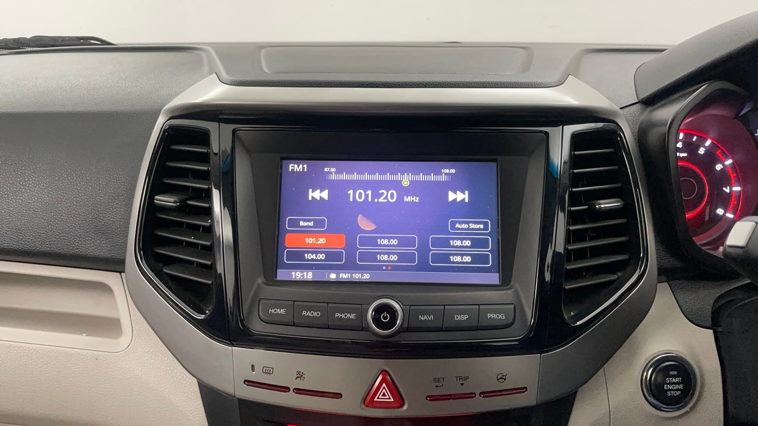 Used 2021 Mahindra XUV 300 W8 1.2 Petrol Petrol Manual top_features Integrated (in-dash) music system