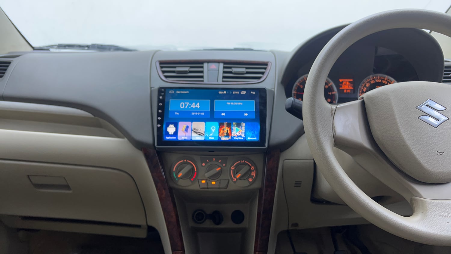 Used 2015 Maruti Suzuki Ertiga Vxi Petrol Manual interior MUSIC SYSTEM & AC CONTROL VIEW