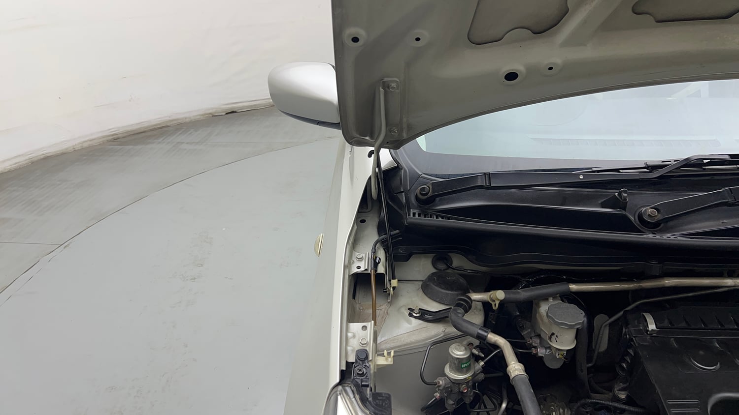 Used 2017 Maruti Suzuki Celerio VXi Petrol Manual engine ENGINE RIGHT SIDE HINGE & APRON VIEW