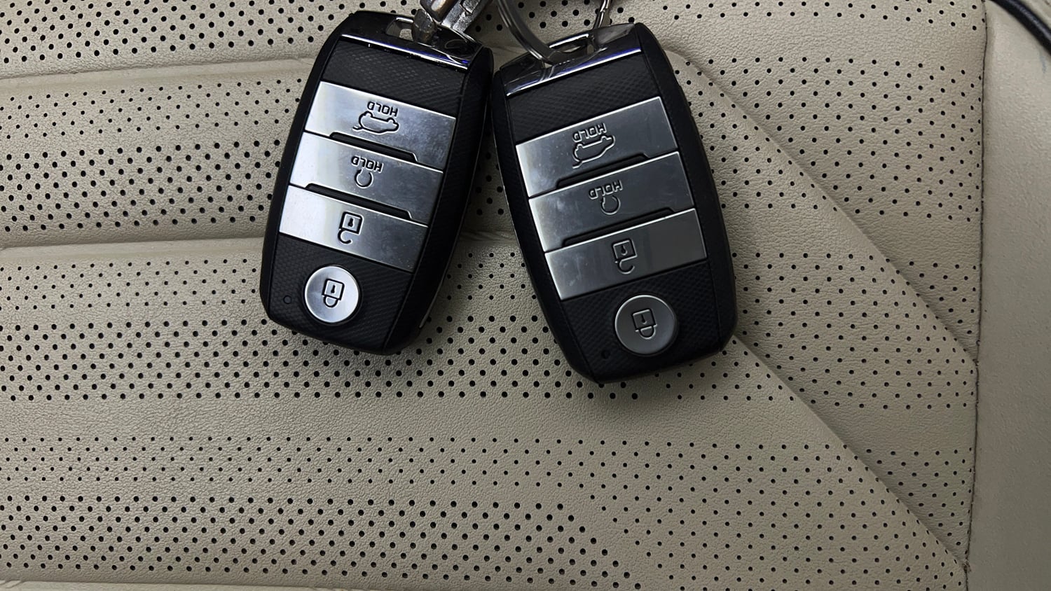 Used 2022 Kia Carens Luxury Plus 1.5 Diesel AT 7 STR Diesel Automatic extra CAR KEY VIEW