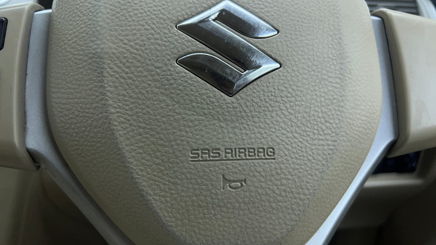 Used 2015 Maruti Suzuki Ertiga ZXi Petrol Manual top_features Airbags