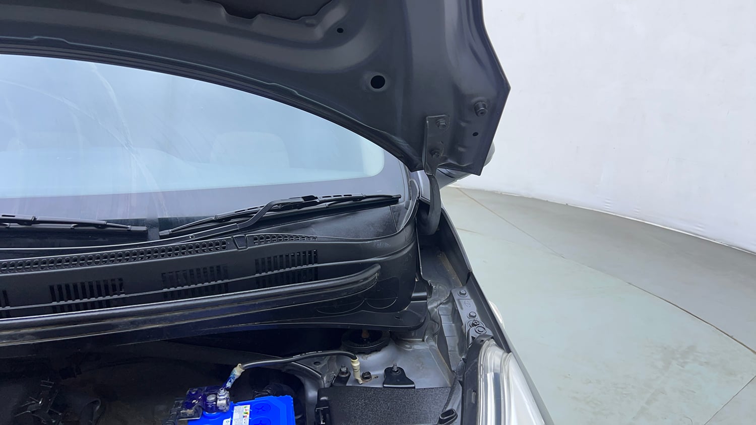 Used 2017 Hyundai Grand i10 Magna 1.2 Kappa VTVT Petrol Manual engine ENGINE LEFT SIDE HINGE & APRON VIEW