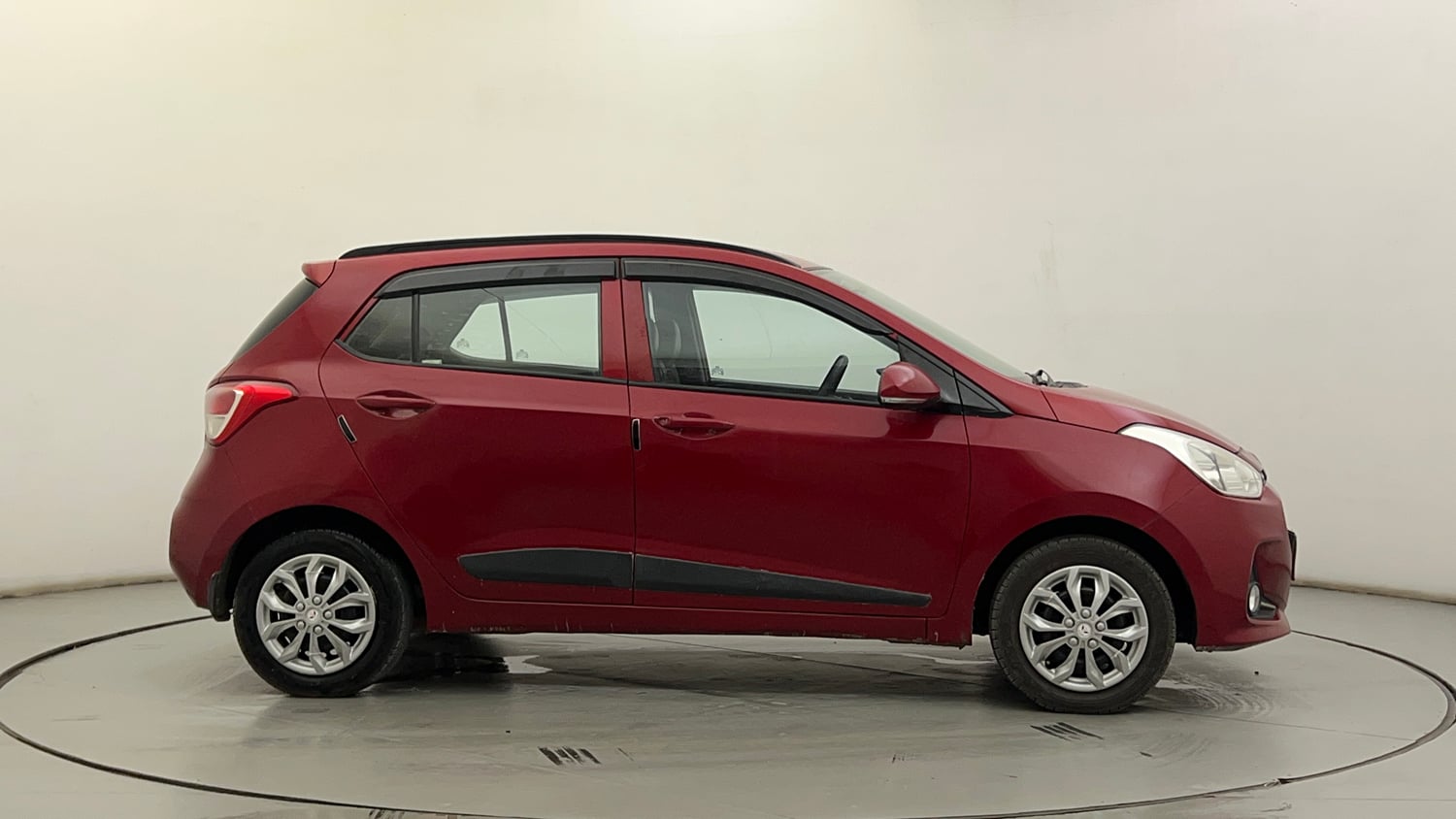 Used 2018 Hyundai Grand i10 Sportz 1.2 Kappa VTVT Petrol Manual exterior RIGHT SIDE VIEW