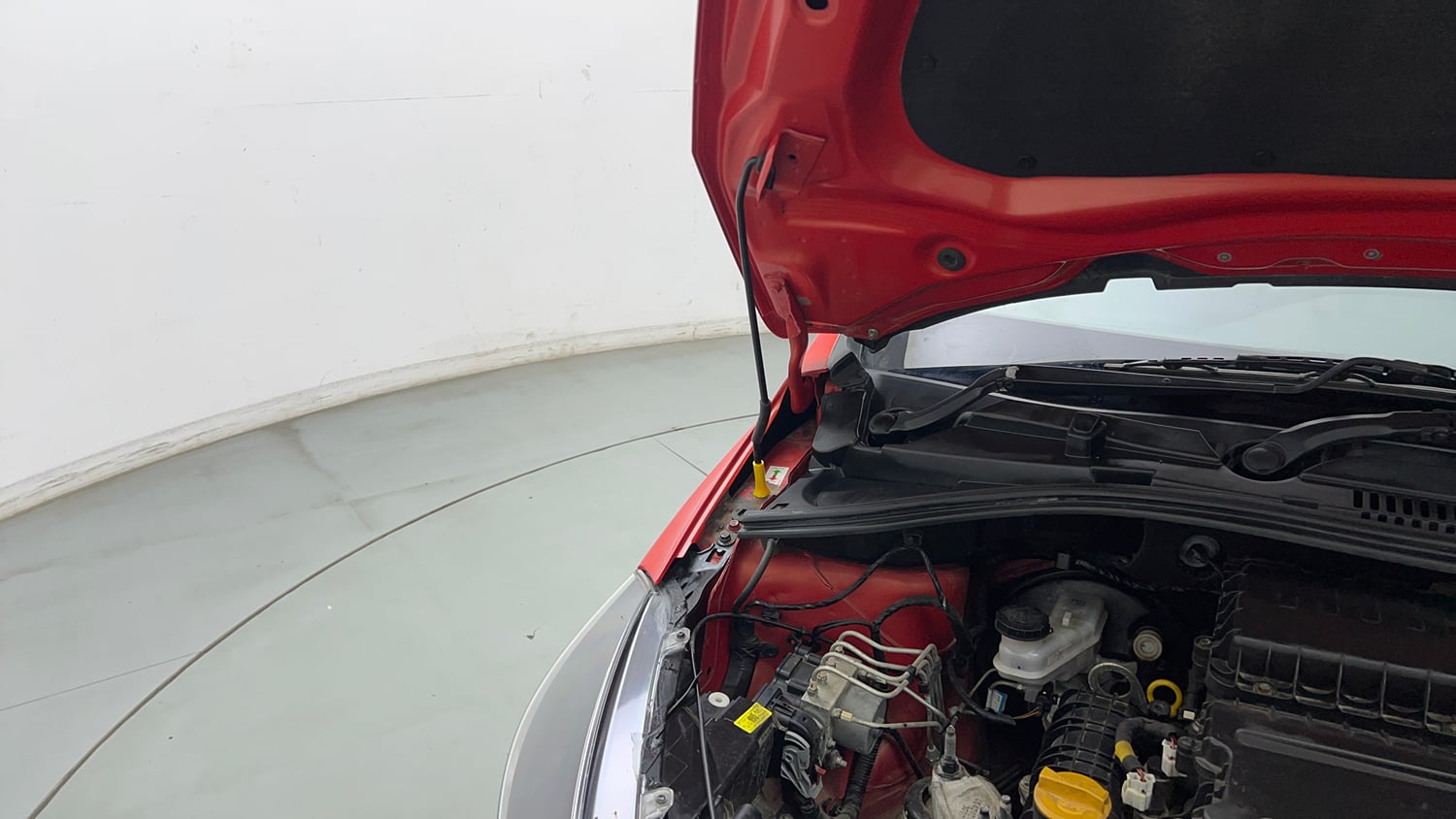 Used 2022 Tata Tiago XT Petrol Manual engine ENGINE RIGHT SIDE HINGE & APRON VIEW