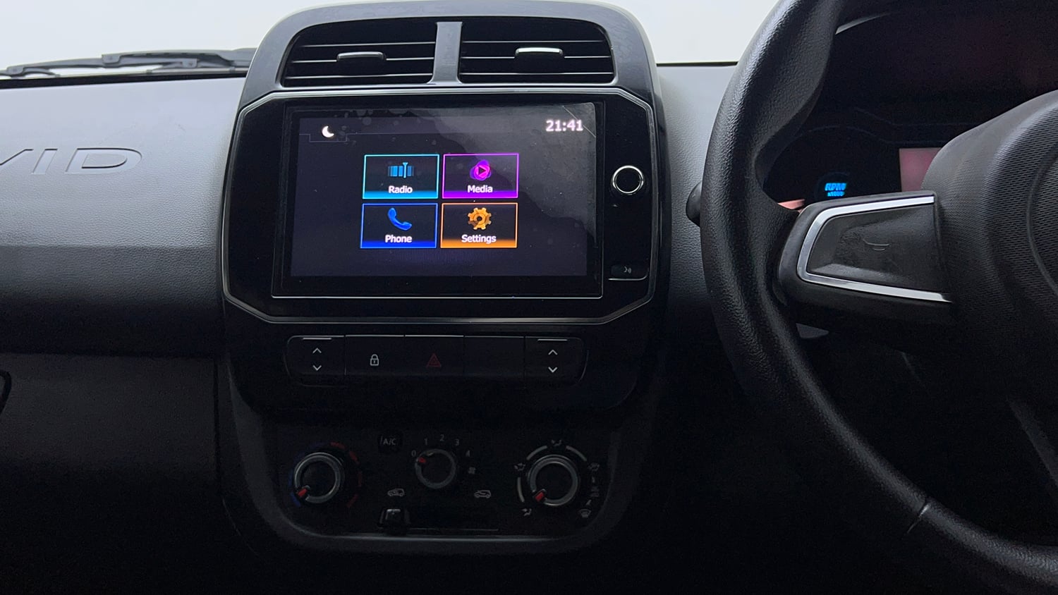 Used 2022 Renault Kwid RXT 1.0 (O) Petrol Manual interior MUSIC SYSTEM & AC CONTROL VIEW