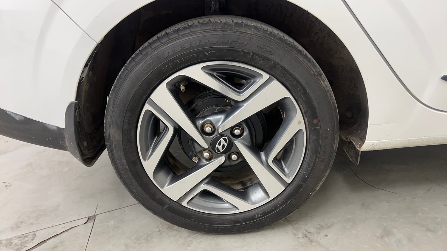 Used 2021 Hyundai Aura SX 1.2 Petrol Petrol Manual tyres RIGHT REAR TYRE RIM VIEW