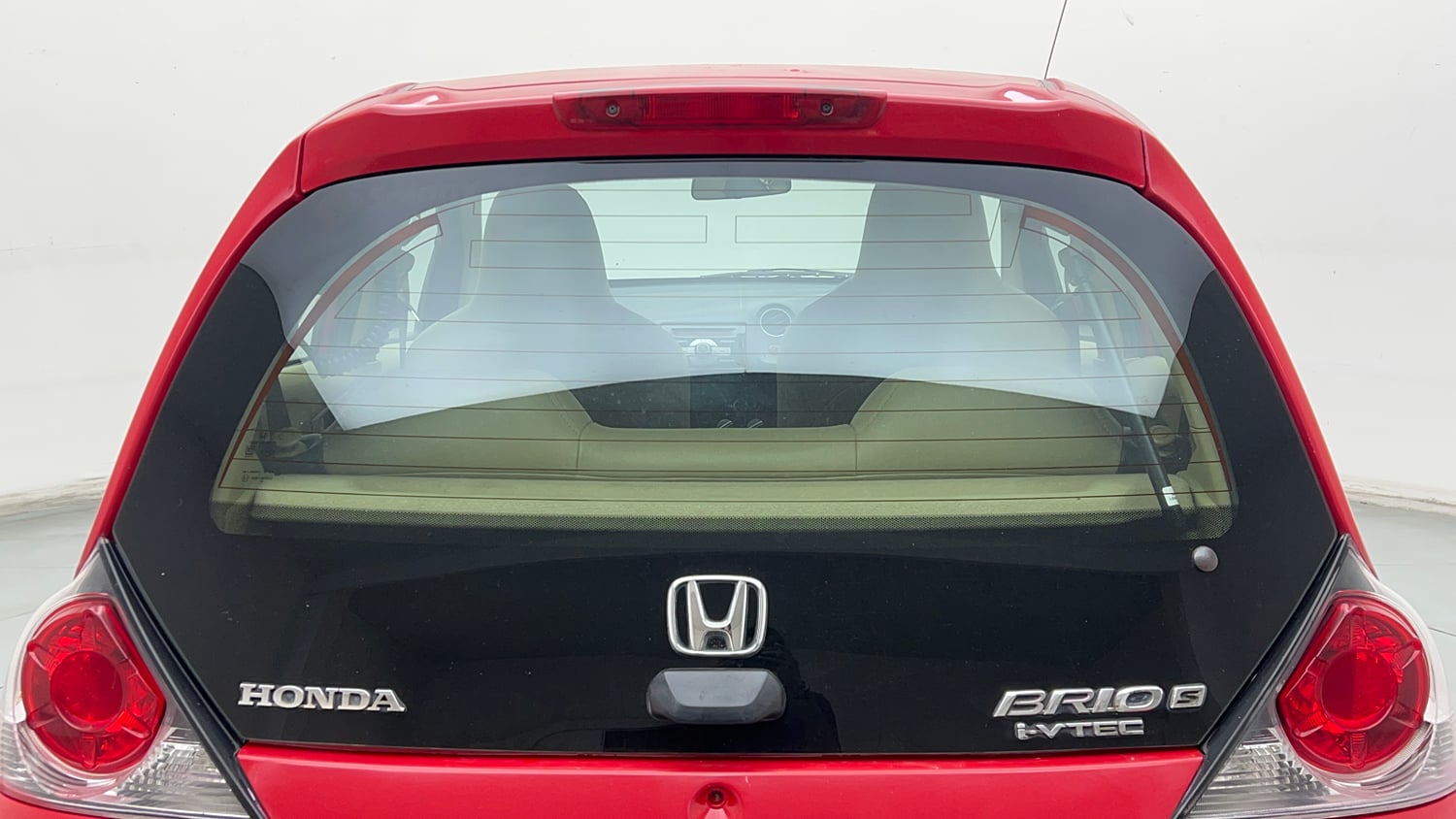 Used 2016 Honda Brio S MT Petrol Manual exterior BACK WINDSHIELD VIEW