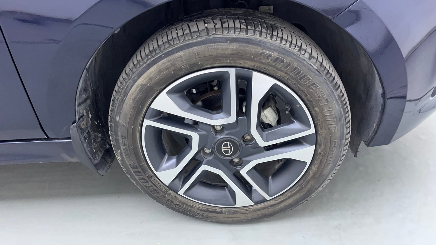 Used 2021 Tata Tiago XZ Plus Petrol Manual tyres RIGHT FRONT TYRE RIM VIEW