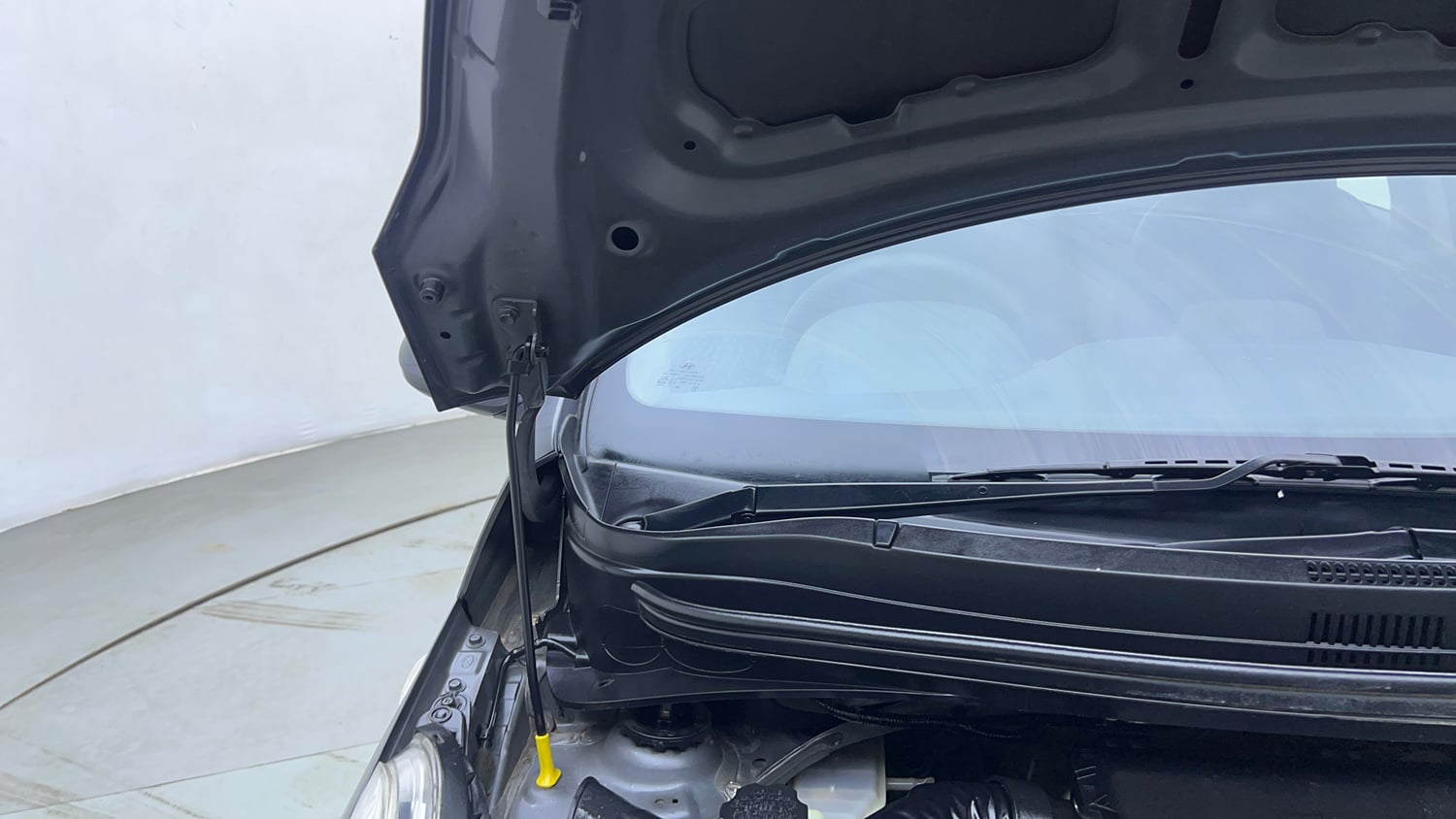 Used 2017 Hyundai Grand i10 Magna 1.2 Kappa VTVT Petrol Manual engine ENGINE RIGHT SIDE HINGE & APRON VIEW