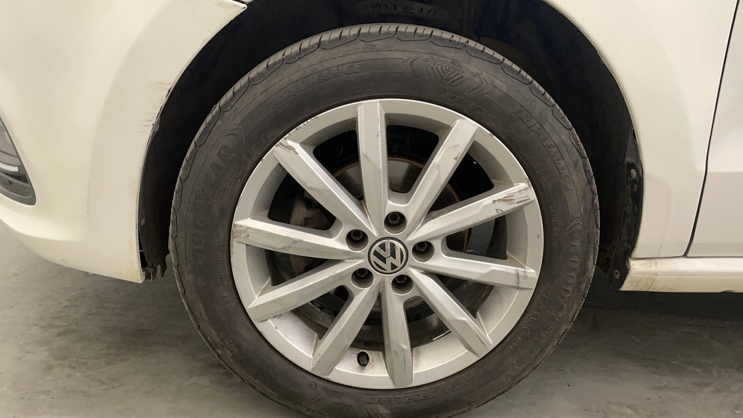 Used 2018 Volkswagen Polo Highline Plus 1.0 (P) 16 Alloy Petrol Manual tyres LEFT FRONT TYRE RIM VIEW