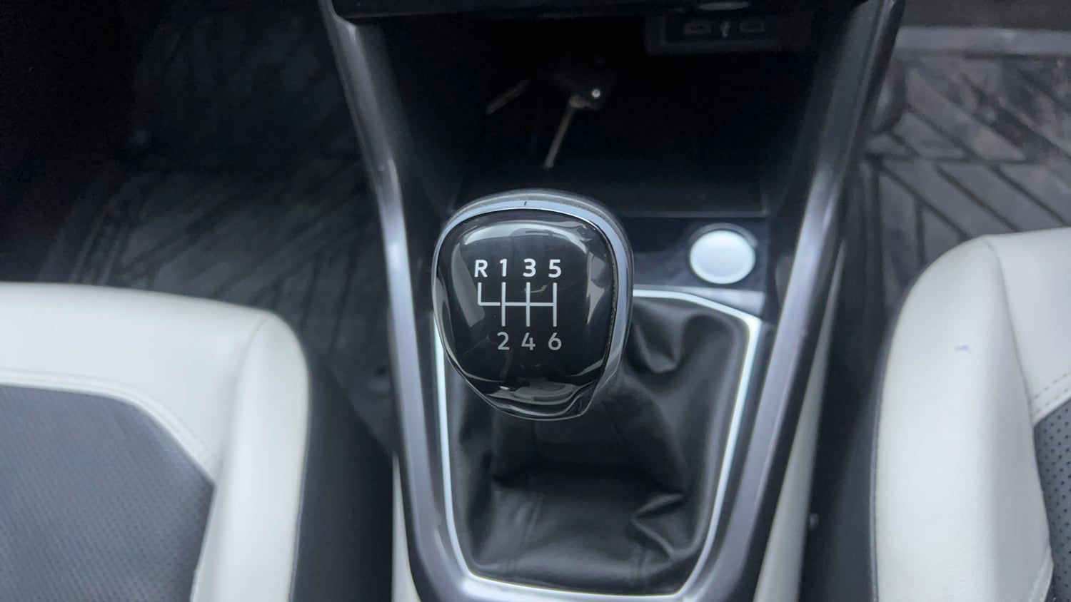 Used 2023 Volkswagen Taigun Topline 1.0 TSI MT Petrol Manual interior GEAR  KNOB VIEW